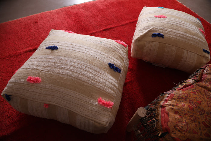 Two Ottoman pillows in beige kilim - Moroccan kilim pouf